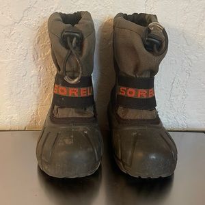Toddler boy winter boots, Sorel size 9